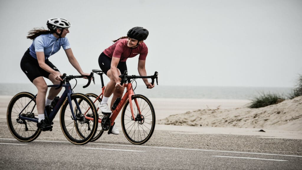 casque-de-velo-connecte-cycliste-femmes