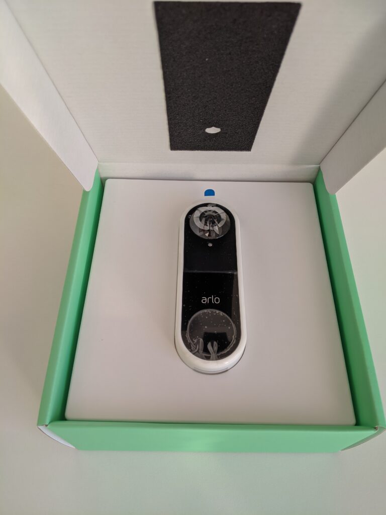 arlo-video-doorbell-dans-sa-boite